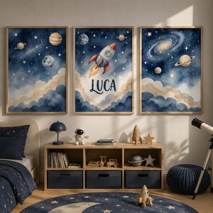 Personalisiertes Raketen-Kinderzimmer-Kunstdruckset: Aquarell-Planeten und Galaxie (Digitaler Download)
