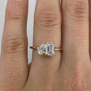 Toi Et Moi Engagement Ring, 14K Gold Two Stone Pear Emerald Moissanite Wedding Ring, Personalized Gifts, Unique Promise Ring, Gifts For Her