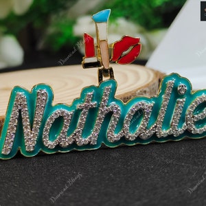 Colgante de moissanita con nombre de letra personalizado y esmalte, colgante personalizado con busto de moissanita VVS, colgante con acabado helado estilo hip hop