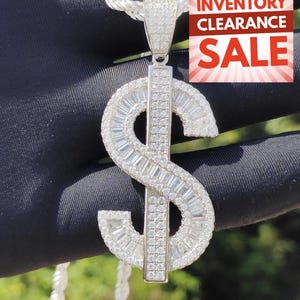 Colgante personalizado con símbolo helado y fianza, colgante con busto hacia abajo, colgante de diamante moissanita VVS, colgante de letra personalizado para él y para ella