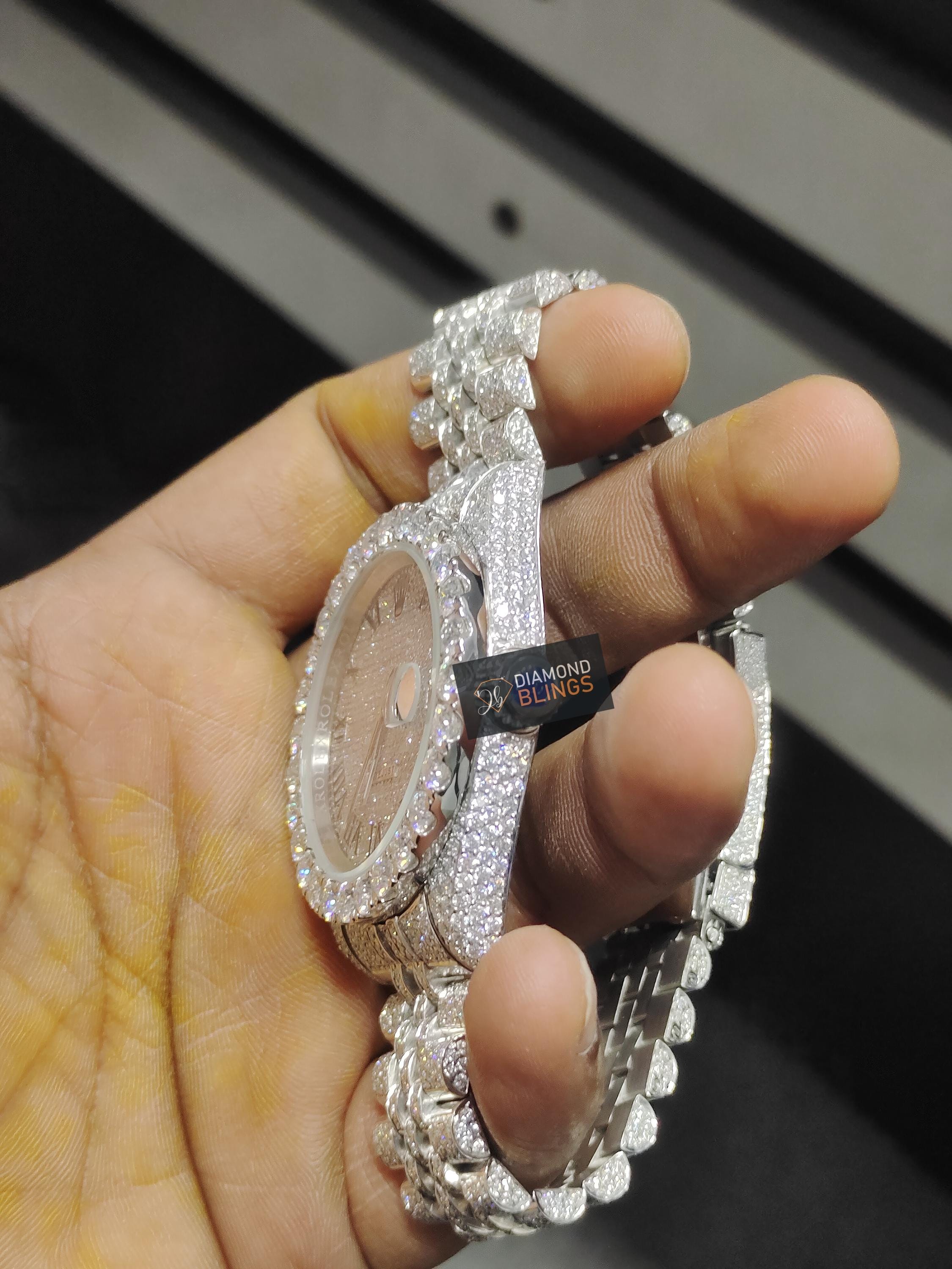 Vvs watch price sale