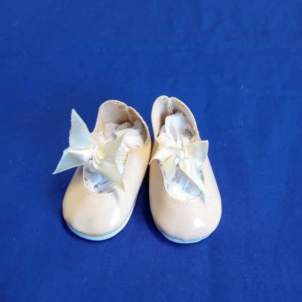 Vintage 2-1/2" Faux Patent Leather Shoes with Elastic Strap and Bow