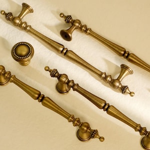 Poignées d'armoire en laiton antique | Poignées de cuisine en laiton vieilli | Poignées de porte d'armoire classiques | poignées de tiroir vintage | Quincaillerie de cuisine en laiton