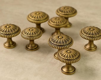 Antique Brass Cabinet Knobs, Floral Drawer Knobs, Vintage Gold Knobs, Victorian Round Knobs for Dresser, Wardrobe, and Kitchen Cabinets