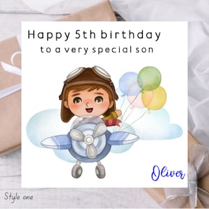 Tarjeta personalizada de cumpleaños de avión biplano para niño, hijo, nieto o amante de los aviones. Piloto en blanco y negro. Cartulina premium de 350 g/m².