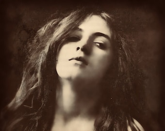 Zeldzame, volledig gerestaureerde foto uit het begin van de 20e eeuw van Leila Waddell, Beautiful Witch, Aleister Crowley Muse, Gothic Occult Priestess, Thelema, Witchcr