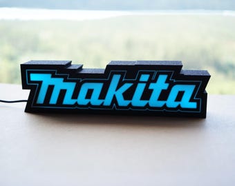 Lampada LED Makita con logo – Decorazione RGB USB 5V controllata tramite telecomando – Makita