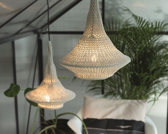 Rustieke kroonluchter lamp met natuurlijke uitstraling,  gehaakte lamp, haakpatroon moderne lamp - getest haakpatroon, ontwerp uit magazine