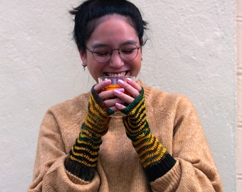 Crochet Fingerless Gloves Pattern: Stylish Hand Warmers (US English & Dutch PDF)