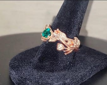 Tulip Ring with Emerald and 4 Garnets Rose Gold