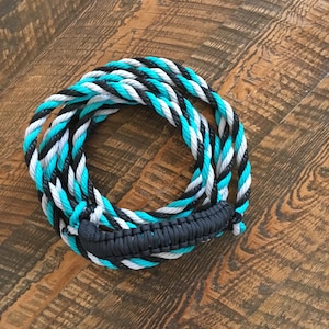 Cabestro de vaca: negro con verde azulado, negro y blanco con banda nasal negra