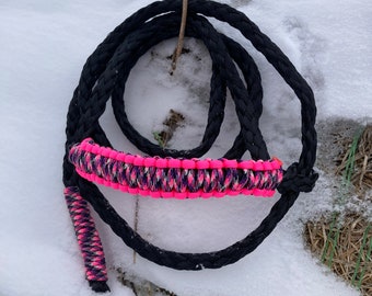 S11-Cavezza per pecore/capre nera con cinturino per il naso rosa e viola.