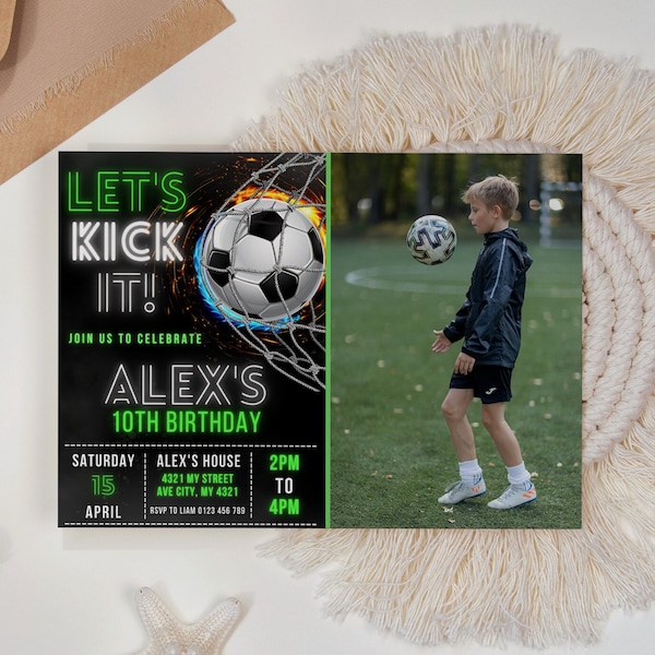 Modèle de carte d'invitation d'anniversaire de football modifiable avec PHOTO, modèle de carte d'invitation de fête de football, anniversaire de football Evite modifiable sur Canva