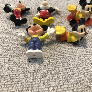 Lote de 5 figuras vintage de Mickey Mouse de Disney en PVC imagen 2