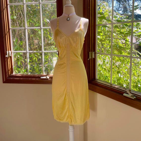 Nuisette jaune sale