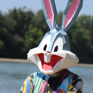 Plantilla PDF para hacer una máscara de papel con diseño de máscara de conejo estilo caricatura.