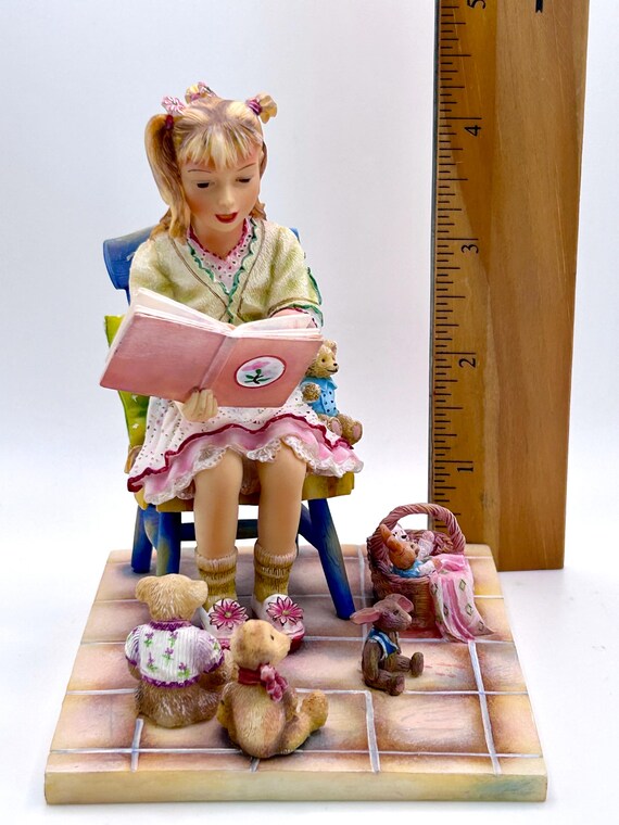 Vintage Crisalis Figurine: Paintbox Poppets Story Corner