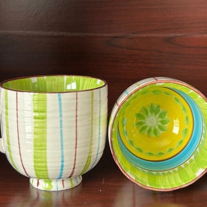 Anthropologie Footed Pedestal Coffee Mug Striped Outside Floral Inside 3 1/2" H 10 Oz bild 1