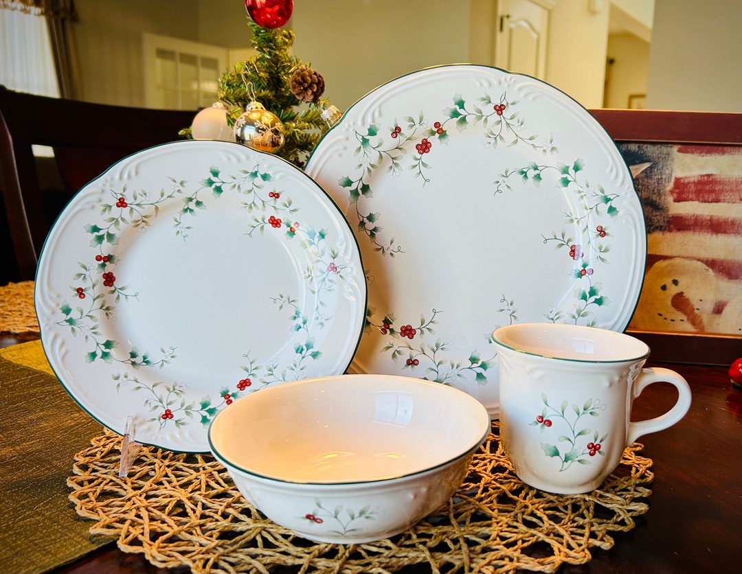 Pfaltzgraff Christmas Day 24 Piece Dinnerware Set Pfaltzgraff