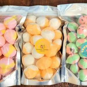 Freeze Dried Taffy – Crunchy Candy Bites – Huckleyberry, Cotton Candy, Banana & More – Viral Snack – Unique Gift – Gluten Free Treat