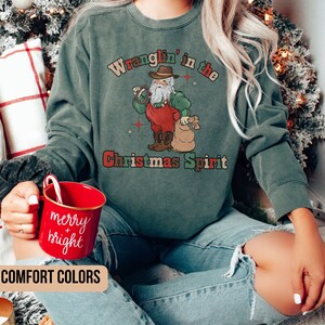 Western Christmas Comfort Colors Sweatshirt, Western Holiday Sweater, Cowboy Christmas Sweatshirt, Country Christmas, Howdy Santa Sweatshirt