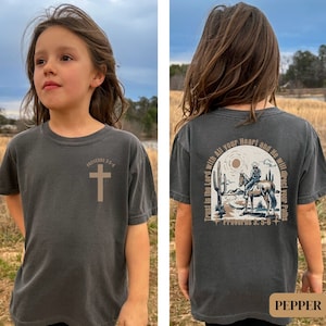 Couleurs confortables Boho Western Christian Kids Shirt Religieux T-shirt pour tout-petits Chemise chrétienne pour jeune Impression au dos Cadeau religieux pour fille
