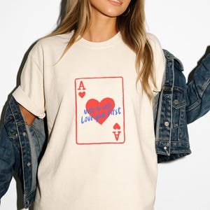 Nota para uno mismo: "Ámate primero", camisa unisex lavada Comfort Colors®, tarjeta de corazón con as, naipe vintage con recordatorio positivo minimalista, garabato, CG-016