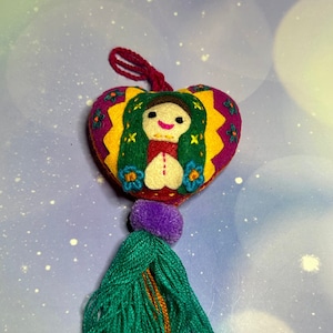 Unsere Liebe Frau von Guadalupe gestickte Herz-Quaste, einzigartiges Geburtstagsgeschenk, mexikanische Herz-Quasten-Verzierung, einzigartige Wanddekoration