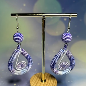 Aretes Chaquira de Hilo Inspirados en Huichol de Chiapas México, Joyería Artesanal Mexicana Hecha a Mano, Aretes Multi Color