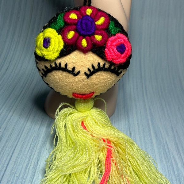 Colgante De Frida Kahlo para bolsos, Bordados hechos a mano, Colgante para mochila, Regalo de cumpleaños, Colgante de muñeca