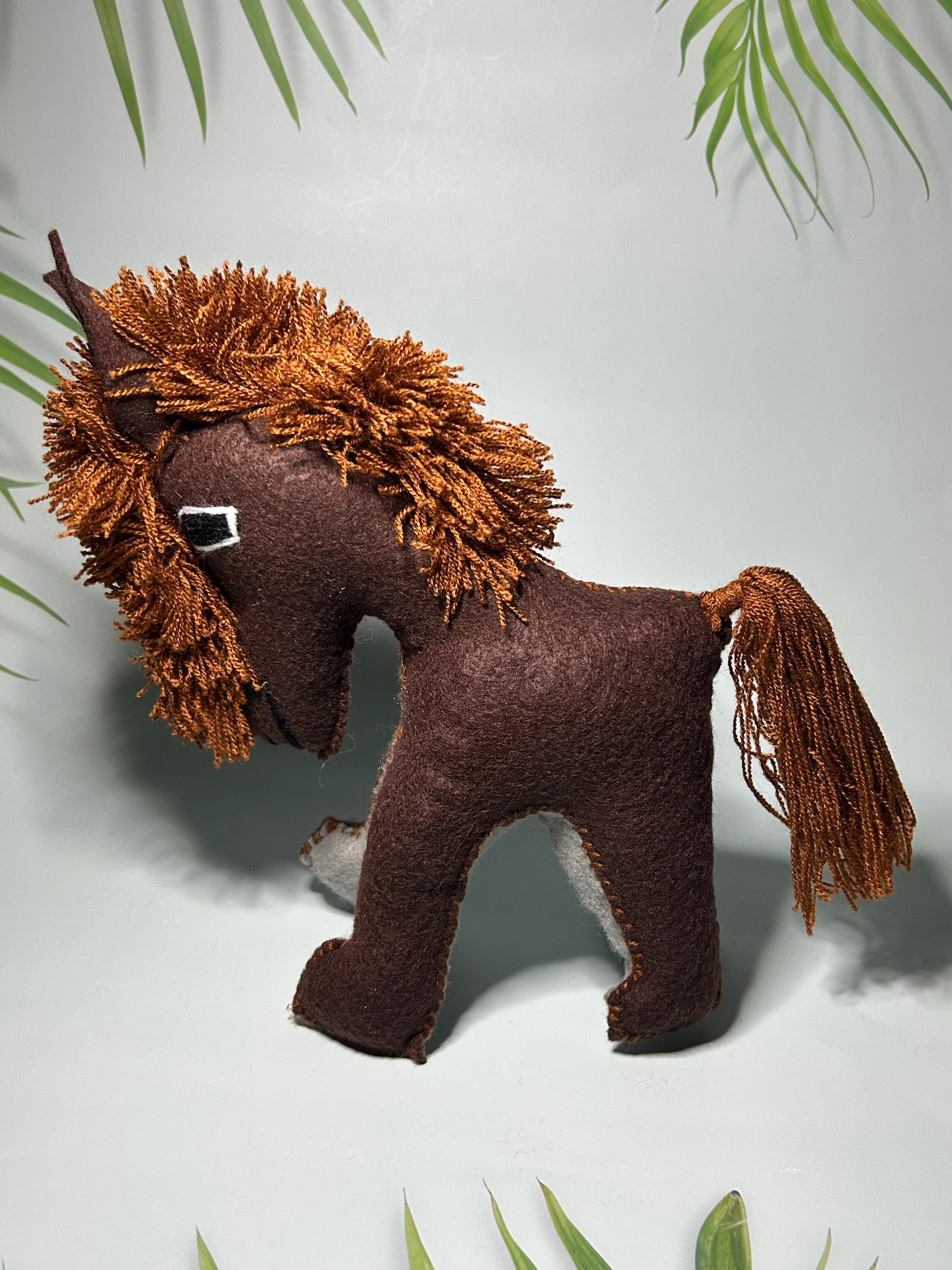 手作りフェルトぬいぐるみ馬：刺繍入りぬいぐるみ - Etsy 日本