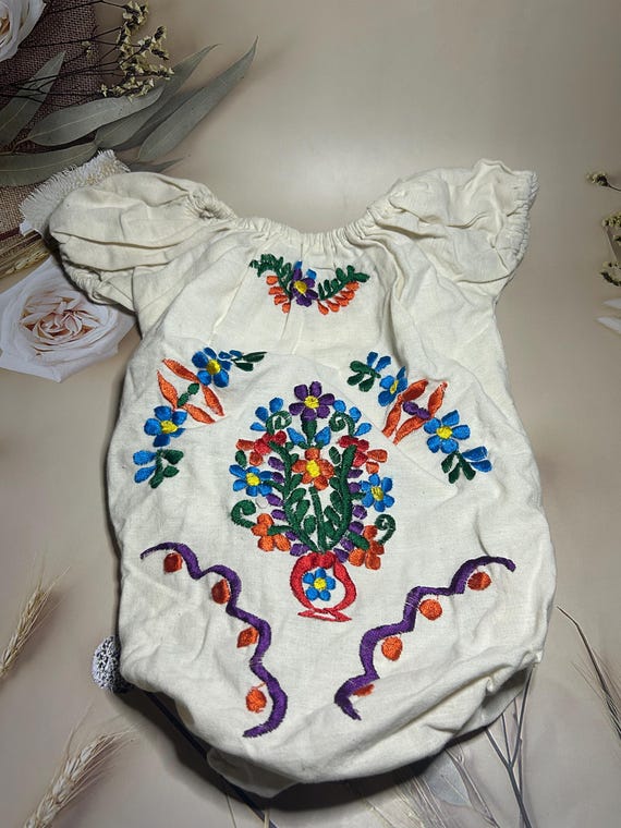 Pañaleros para bebés, Pañaleros florales bordados a mano