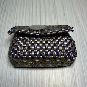 Handcrafted Woven Plastic Coin Purse: Artisan Magnetic Clutch