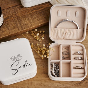 Personalized square jewelry box, travel jewelry case, jewelry organizer bridesmaid gift for sister, friend zdjęcie 1