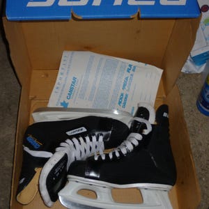 BAUER Charger ICM Junior Ice Hockey Skates Size 4D , New In Original Box