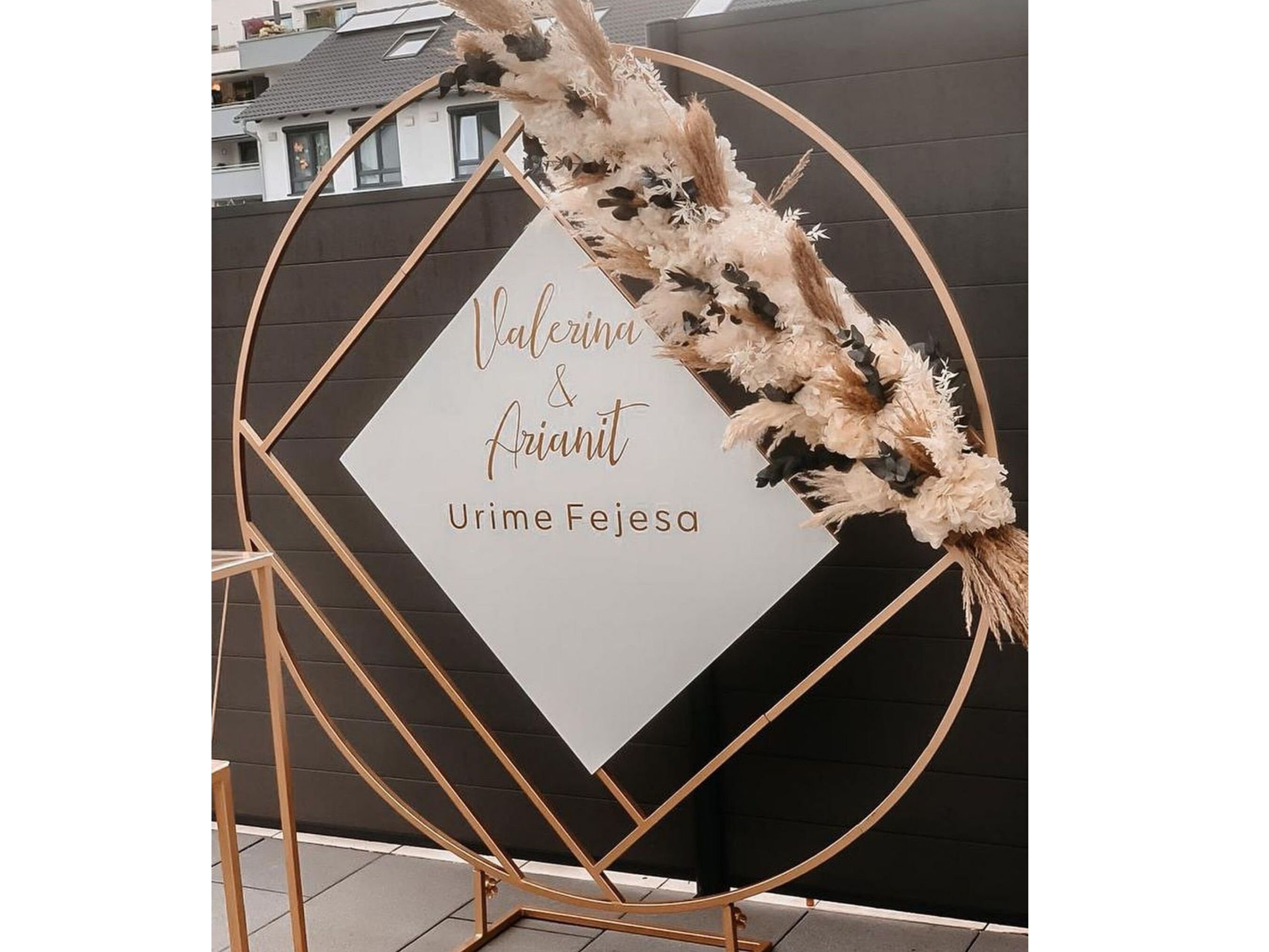 Gold Metal Wedding Arch, Flower Garland Hoop, Round Photo Backdrop