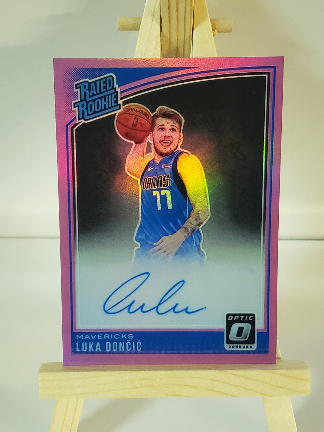 2018 OPTIC PINK LUKA DONCIC RATED ROOKIE ON CARD AUTO #22/25 - BGS 8 - AUTO  10