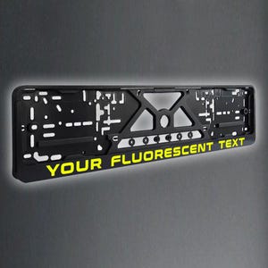 Suporte de moldura para placa de carro europeia personalizada em amarelo fluorescente com seu nome ou texto, acessórios para carro