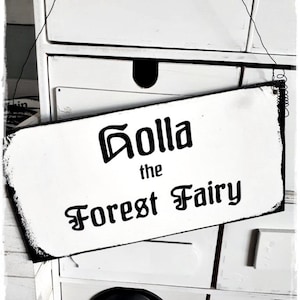 Holla the Forest Fairy / targa in legno smaltata effetto shabby vintage finto smalto