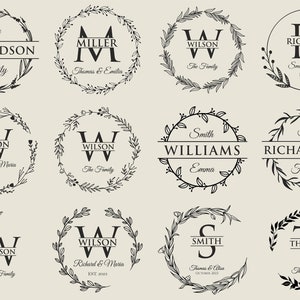 Puede incluir: Un conjunto de 10 coronas monogramadas en blanco y negro con dise&ntilde;os florales. Cada corona presenta un apellido e inicial diferentes, algunos incluyen texto adicional como "The Family", "Richard & Maria" o "Smith & Rose".