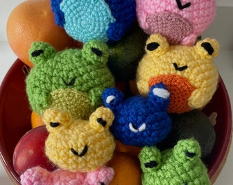 Round Crochet Frogs