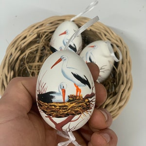 Handgeschilderd Slavisch paaseierornament, ooievaars- en vogelontwerpen