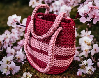 Elegante kleine Tasche in zwei Farben, Rosatönen. Bequem für jeden Tag. Mit rosa Innenfutter und Lederboden.Schlüsselzubehör