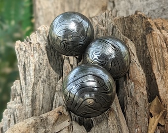 Handmade Damascus Steel Ball: Decorative Paperweight, Polished Edge
