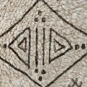Beni Ourain Rug, Hand-Knotted Moroccan Wool, White Azilal Style Bild 8