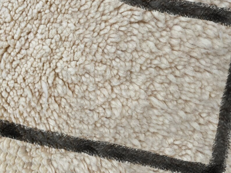 Beni Ourain Rug, Hand-Knotted Moroccan Wool, Ivory with Crossed Black Lines zdjęcie 8