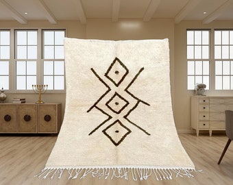 Moroccan handmade carpet - Beni Ourin style Berber wool rug - Modern hand-woven Azilal Berber white carpet 