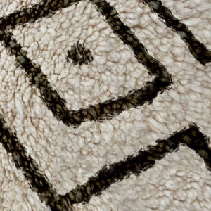 Beni Ourain Rug, Hand-Knotted Moroccan Wool, White Berber Shag Carpet Bild 5
