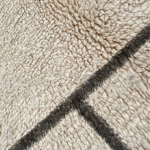 Beni Ourain Rug, Hand-Knotted Moroccan Wool, Ivory with Crossed Black Lines zdjęcie 5