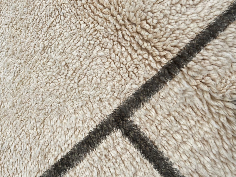 Beni Ourain Rug, Hand-Knotted Moroccan Wool, Ivory with Crossed Black Lines zdjęcie 5